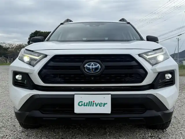 トヨタ ＲＡＶ４ HV アドベンチャー オフロードPKGⅡ 兵庫県 2023(令5)年 4.2万km スーパーホワイトⅡ パノラミックビューモニター/パワーリアゲート/ブラインドスポットモニター/デジタルインナーミラー（前後ドラレコ内蔵）/フォグランプ（Ｆ/Ｒ）/両前席シートヒーター＆ベンチレーション/ステアリングヒーター/黒革シート/メモリ付パワーシート/ルーフレール/純正10.5インチディスプレイ（車載ナビ有）/フルセグテレビ/純正18インチアルミホイール/スペアキー有り