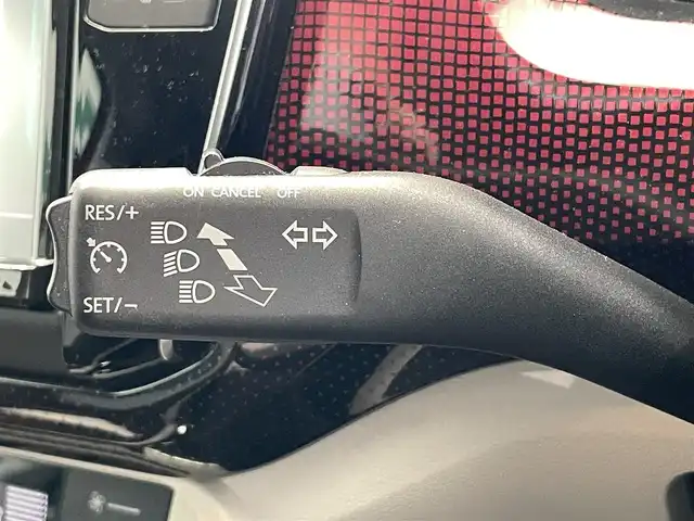 フォルクスワーゲン アップ！ ハイアップ！ 鹿児島県 2019(平31)年 2.2万km トルネードレッド ワンオーナー　/禁煙　/ナビ（CD/DVD/Bluetooth/フルセグTV）/バックカメラ　/前席シートヒーター　/クルーズコントロール　/コーナリングライト　/ＥＴＣ　/前方ドライブレコーダー/レザーステアリング　/後方コーナーセンサー　/オートライト　/純正フロアマット