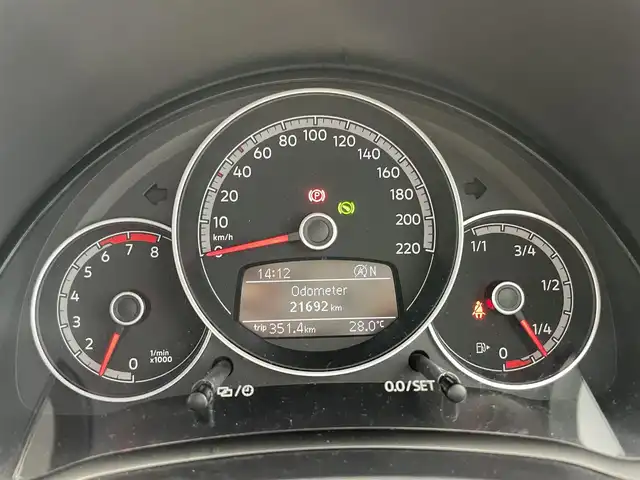 フォルクスワーゲン アップ！ ハイアップ！ 鹿児島県 2019(平31)年 2.2万km トルネードレッド ワンオーナー　/禁煙　/ナビ（CD/DVD/Bluetooth/フルセグTV）/バックカメラ　/前席シートヒーター　/クルーズコントロール　/コーナリングライト　/ＥＴＣ　/前方ドライブレコーダー/レザーステアリング　/後方コーナーセンサー　/オートライト　/純正フロアマット