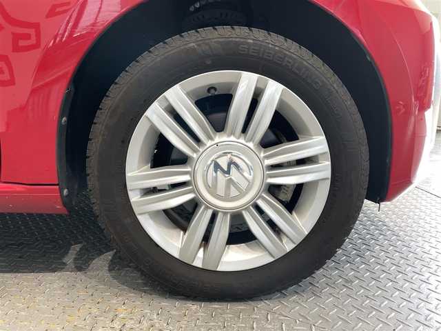 フォルクスワーゲン アップ！ ハイアップ！ 鹿児島県 2019(平31)年 2.2万km トルネードレッド ワンオーナー　/禁煙　/ナビ（CD/DVD/Bluetooth/フルセグTV）/バックカメラ　/前席シートヒーター　/クルーズコントロール　/コーナリングライト　/ＥＴＣ　/前方ドライブレコーダー/レザーステアリング　/後方コーナーセンサー　/オートライト　/純正フロアマット