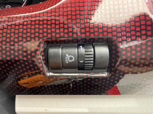 フォルクスワーゲン アップ！ ハイアップ！ 鹿児島県 2019(平31)年 2.2万km トルネードレッド ワンオーナー　/禁煙　/ナビ（CD/DVD/Bluetooth/フルセグTV）/バックカメラ　/前席シートヒーター　/クルーズコントロール　/コーナリングライト　/ＥＴＣ　/前方ドライブレコーダー/レザーステアリング　/後方コーナーセンサー　/オートライト　/純正フロアマット