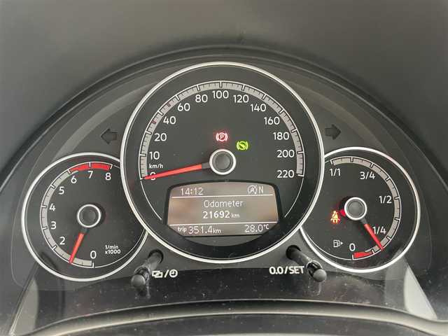 フォルクスワーゲン アップ！ ハイアップ！ 鹿児島県 2019(平31)年 2.2万km トルネードレッド ワンオーナー　/禁煙　/ナビ（CD/DVD/Bluetooth/フルセグTV）/バックカメラ　/前席シートヒーター　/クルーズコントロール　/コーナリングライト　/ＥＴＣ　/前方ドライブレコーダー/レザーステアリング　/後方コーナーセンサー　/オートライト　/純正フロアマット