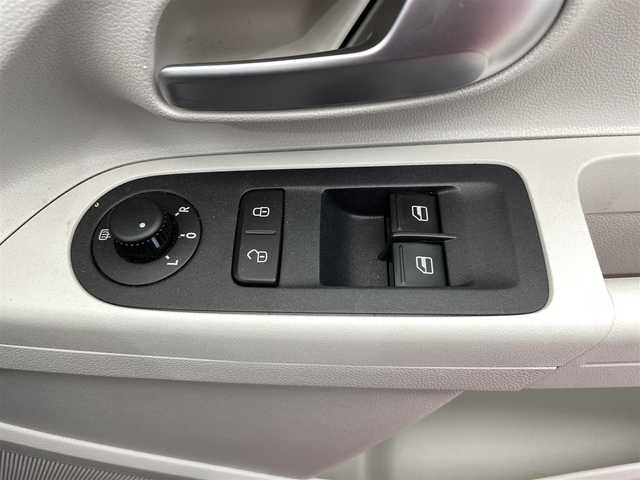 フォルクスワーゲン アップ！ ハイアップ！ 鹿児島県 2019(平31)年 2.2万km トルネードレッド ワンオーナー　/禁煙　/ナビ（CD/DVD/Bluetooth/フルセグTV）/バックカメラ　/前席シートヒーター　/クルーズコントロール　/コーナリングライト　/ＥＴＣ　/前方ドライブレコーダー/レザーステアリング　/後方コーナーセンサー　/オートライト　/純正フロアマット