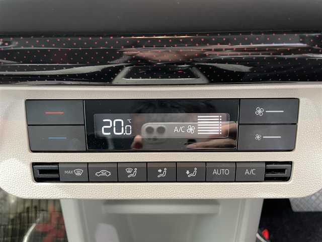 フォルクスワーゲン アップ！ ハイアップ！ 鹿児島県 2019(平31)年 2.2万km トルネードレッド ワンオーナー　/禁煙　/ナビ（CD/DVD/Bluetooth/フルセグTV）/バックカメラ　/前席シートヒーター　/クルーズコントロール　/コーナリングライト　/ＥＴＣ　/前方ドライブレコーダー/レザーステアリング　/後方コーナーセンサー　/オートライト　/純正フロアマット