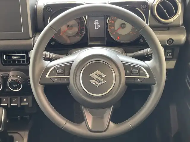 スズキ ジムニー ノマド FC 埼玉県 2025(令7)年 0.2万km アークティックホワイトパール 4WD /デュアルカメラブレーキサポート /レーダークルーズコントロール /LEDオートライト /シートヒーター /純正15インチアルミホイール /純正フロアマット/ドアバイザー
