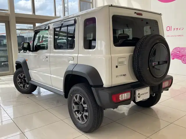 スズキ ジムニー ノマド FC 埼玉県 2025(令7)年 0.2万km アークティックホワイトパール 4WD /デュアルカメラブレーキサポート /レーダークルーズコントロール /LEDオートライト /シートヒーター /純正15インチアルミホイール /純正フロアマット/ドアバイザー