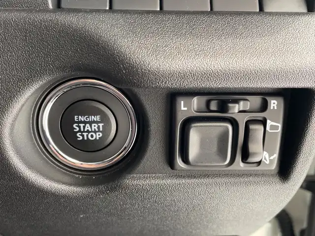 スズキ ジムニー ノマド FC 埼玉県 2025(令7)年 0.2万km アークティックホワイトパール 4WD /デュアルカメラブレーキサポート /レーダークルーズコントロール /LEDオートライト /シートヒーター /純正15インチアルミホイール /純正フロアマット/ドアバイザー