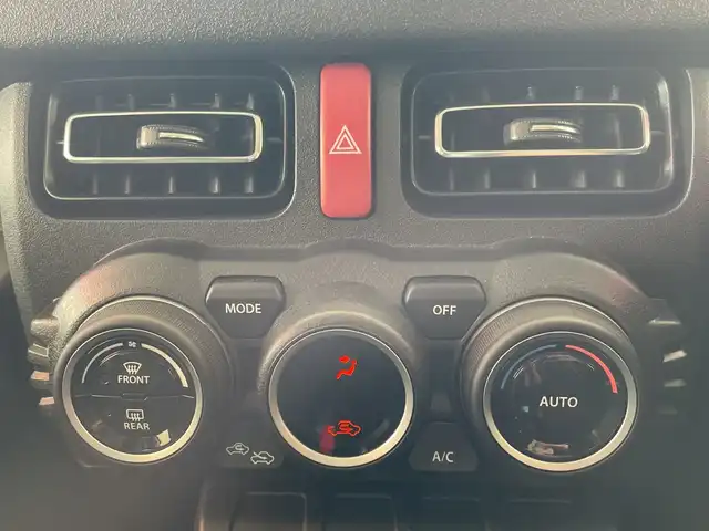 スズキ ジムニー ノマド FC 埼玉県 2025(令7)年 0.2万km アークティックホワイトパール 4WD /デュアルカメラブレーキサポート /レーダークルーズコントロール /LEDオートライト /シートヒーター /純正15インチアルミホイール /純正フロアマット/ドアバイザー