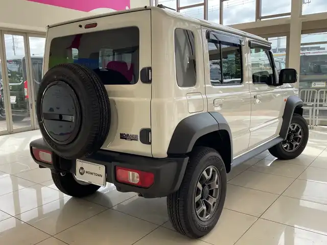 スズキ ジムニー ノマド FC 埼玉県 2025(令7)年 0.2万km アークティックホワイトパール 4WD /デュアルカメラブレーキサポート /レーダークルーズコントロール /LEDオートライト /シートヒーター /純正15インチアルミホイール /純正フロアマット/ドアバイザー