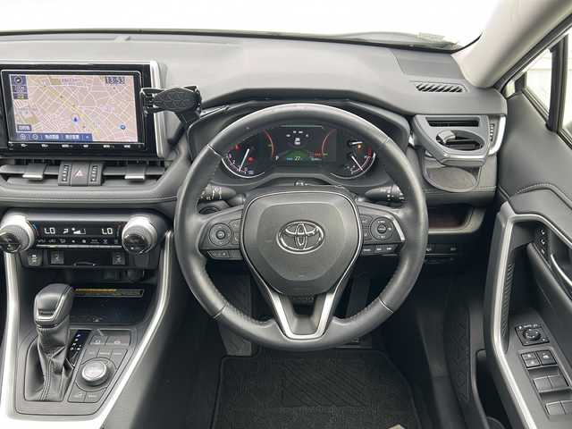 トヨタ ＲＡＶ４ G Zパッケージ 三重県 2019(令1)年 4.9万km ホワイトパールクリスタルシャイン 純正９型ナビ　/バックカメラ　/デジタルインナーミラー　/ワイヤレス充電器　/ＢＳＭ　/ビルトインＥＴＣ２．０　/タイプC給電/レーダークルーズコントロール/レーンキープアシスト/衝突軽減ブレーキ/前後コーナーセンサー　/ハンドルヒーター　/前席シートヒーター　/運転席パワーシート/メモリシート/パワーバックドア　/前後ドライブレコーダー/ＬＥＤヘッドライト/オートハイビーム/オートライト/革巻きステアリング/ステアリングスイッチ/純正フロアマット/電子パーキング/電動格納ミラー/禁煙車
