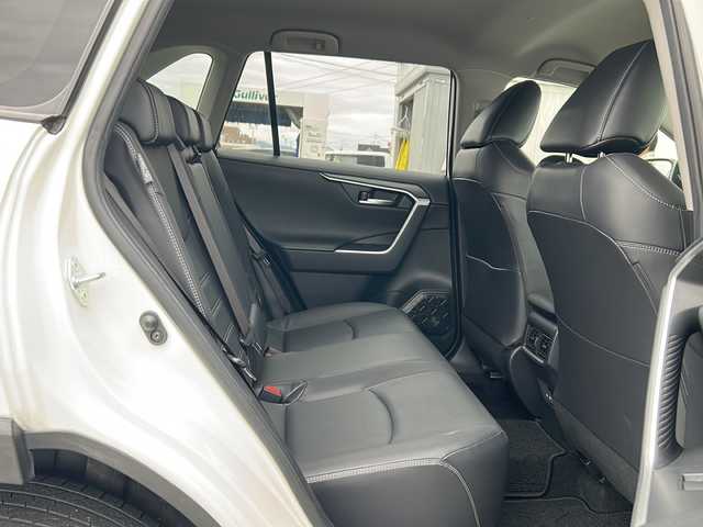 トヨタ ＲＡＶ４ G Zパッケージ 三重県 2019(令1)年 4.9万km ホワイトパールクリスタルシャイン 純正９型ナビ　/バックカメラ　/デジタルインナーミラー　/ワイヤレス充電器　/ＢＳＭ　/ビルトインＥＴＣ２．０　/タイプC給電/レーダークルーズコントロール/レーンキープアシスト/衝突軽減ブレーキ/前後コーナーセンサー　/ハンドルヒーター　/前席シートヒーター　/運転席パワーシート/メモリシート/パワーバックドア　/前後ドライブレコーダー/ＬＥＤヘッドライト/オートハイビーム/オートライト/革巻きステアリング/ステアリングスイッチ/純正フロアマット/電子パーキング/電動格納ミラー/禁煙車