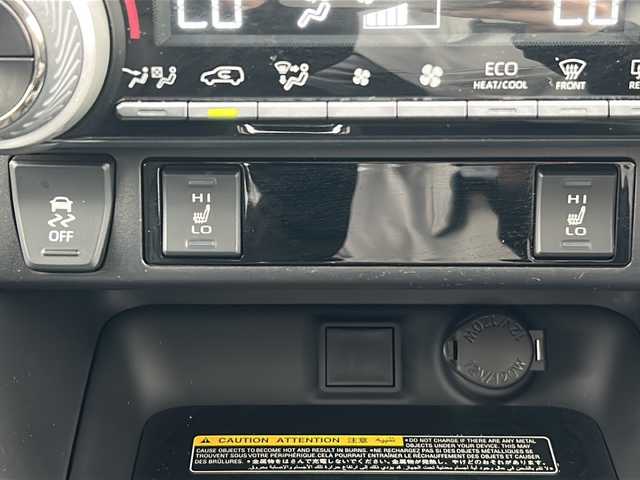 トヨタ ＲＡＶ４ G Zパッケージ 三重県 2019(令1)年 4.9万km ホワイトパールクリスタルシャイン 純正９型ナビ　/バックカメラ　/デジタルインナーミラー　/ワイヤレス充電器　/ＢＳＭ　/ビルトインＥＴＣ２．０　/タイプC給電/レーダークルーズコントロール/レーンキープアシスト/衝突軽減ブレーキ/前後コーナーセンサー　/ハンドルヒーター　/前席シートヒーター　/運転席パワーシート/メモリシート/パワーバックドア　/前後ドライブレコーダー/ＬＥＤヘッドライト/オートハイビーム/オートライト/革巻きステアリング/ステアリングスイッチ/純正フロアマット/電子パーキング/電動格納ミラー/禁煙車