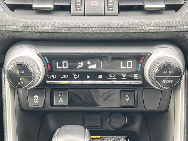 トヨタ ＲＡＶ４ G Zパッケージ 三重県 2019(令1)年 4.9万km ホワイトパールクリスタルシャイン 純正９型ナビ　/バックカメラ　/デジタルインナーミラー　/ワイヤレス充電器　/ＢＳＭ　/ビルトインＥＴＣ２．０　/タイプC給電/レーダークルーズコントロール/レーンキープアシスト/衝突軽減ブレーキ/前後コーナーセンサー　/ハンドルヒーター　/前席シートヒーター　/運転席パワーシート/メモリシート/パワーバックドア　/前後ドライブレコーダー/ＬＥＤヘッドライト/オートハイビーム/オートライト/革巻きステアリング/ステアリングスイッチ/純正フロアマット/電子パーキング/電動格納ミラー/禁煙車