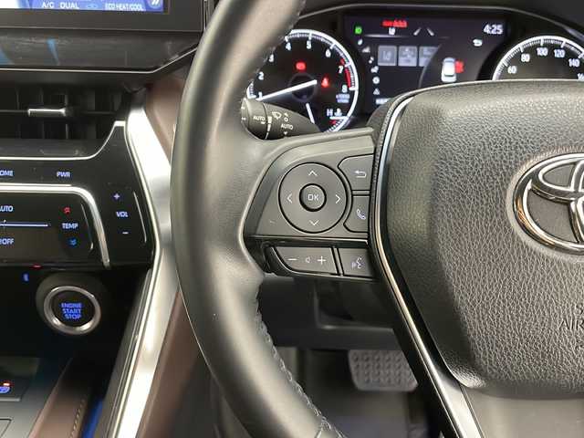 トヨタ ハリアー Z 長野県 2020(令2)年 4.4万km ホワイトパールクリスタルシャイン 4WD/純正メモリーナビ/（AM/FM/USB/Bluetooth/AUX/フルセグTV）/トヨタセーフティセンス/・プリクラッシュセーフティ/・レーントレーシングアシスト/・レーンディパーチャーアラート/・レーダークルーズコントロール（追従機能付き）/・アダプティブハイビームシステム/・ロードサインアシスト/・クリアランスソナー/・ブラインドスポットモニター/・標識認識機能/・先行車発進お知らせ機能/・後退速度抑制/プッシュスタート/寒冷地仕様/ドアミラーヒーター/フロントガラス熱線/スマートキー/電動リアゲート/D席パワーシート/オートマチックハイビーム/LEDヘッドライト/LEDフォグ/電子パーキングブレーキ/ドライブモード切替/オートホールド/オートワイパー/ドアバイザー/ビルトインETC2.0/革巻きステアリング/ステアリングスイッチ/チルトテレスコピックステアリング/ブラウンシートカバー/純正デジタルインナーミラー/純正フロアマット/スペアキー×1