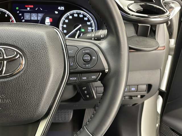 トヨタ ハリアー Z 長野県 2020(令2)年 4.4万km ホワイトパールクリスタルシャイン 4WD/純正メモリーナビ/（AM/FM/USB/Bluetooth/AUX/フルセグTV）/トヨタセーフティセンス/・プリクラッシュセーフティ/・レーントレーシングアシスト/・レーンディパーチャーアラート/・レーダークルーズコントロール（追従機能付き）/・アダプティブハイビームシステム/・ロードサインアシスト/・クリアランスソナー/・ブラインドスポットモニター/・標識認識機能/・先行車発進お知らせ機能/・後退速度抑制/プッシュスタート/寒冷地仕様/ドアミラーヒーター/フロントガラス熱線/スマートキー/電動リアゲート/D席パワーシート/オートマチックハイビーム/LEDヘッドライト/LEDフォグ/電子パーキングブレーキ/ドライブモード切替/オートホールド/オートワイパー/ドアバイザー/ビルトインETC2.0/革巻きステアリング/ステアリングスイッチ/チルトテレスコピックステアリング/ブラウンシートカバー/純正デジタルインナーミラー/純正フロアマット/スペアキー×1