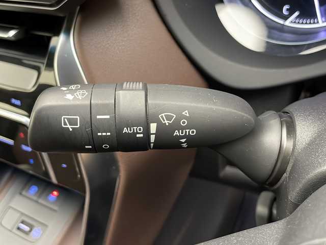 トヨタ ハリアー Z 長野県 2020(令2)年 4.4万km ホワイトパールクリスタルシャイン 4WD/純正メモリーナビ/（AM/FM/USB/Bluetooth/AUX/フルセグTV）/トヨタセーフティセンス/・プリクラッシュセーフティ/・レーントレーシングアシスト/・レーンディパーチャーアラート/・レーダークルーズコントロール（追従機能付き）/・アダプティブハイビームシステム/・ロードサインアシスト/・クリアランスソナー/・ブラインドスポットモニター/・標識認識機能/・先行車発進お知らせ機能/・後退速度抑制/プッシュスタート/寒冷地仕様/ドアミラーヒーター/フロントガラス熱線/スマートキー/電動リアゲート/D席パワーシート/オートマチックハイビーム/LEDヘッドライト/LEDフォグ/電子パーキングブレーキ/ドライブモード切替/オートホールド/オートワイパー/ドアバイザー/ビルトインETC2.0/革巻きステアリング/ステアリングスイッチ/チルトテレスコピックステアリング/ブラウンシートカバー/純正デジタルインナーミラー/純正フロアマット/スペアキー×1