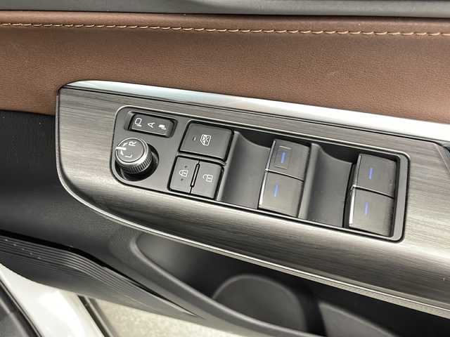 トヨタ ハリアー Z 長野県 2020(令2)年 4.4万km ホワイトパールクリスタルシャイン 4WD/純正メモリーナビ/（AM/FM/USB/Bluetooth/AUX/フルセグTV）/トヨタセーフティセンス/・プリクラッシュセーフティ/・レーントレーシングアシスト/・レーンディパーチャーアラート/・レーダークルーズコントロール（追従機能付き）/・アダプティブハイビームシステム/・ロードサインアシスト/・クリアランスソナー/・ブラインドスポットモニター/・標識認識機能/・先行車発進お知らせ機能/・後退速度抑制/プッシュスタート/寒冷地仕様/ドアミラーヒーター/フロントガラス熱線/スマートキー/電動リアゲート/D席パワーシート/オートマチックハイビーム/LEDヘッドライト/LEDフォグ/電子パーキングブレーキ/ドライブモード切替/オートホールド/オートワイパー/ドアバイザー/ビルトインETC2.0/革巻きステアリング/ステアリングスイッチ/チルトテレスコピックステアリング/ブラウンシートカバー/純正デジタルインナーミラー/純正フロアマット/スペアキー×1