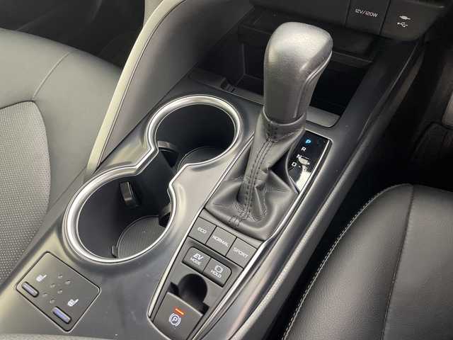 トヨタ カムリ WSレザーパッケージ 愛知県 2019(令1)年 1.3万km アティチュードブラックマイカ 純正メモリナビ・フルセグTV/CD・DVD・Bluetooth/黒革シート/前席シートヒーター/前席パワーシート/スマートキー/ヘッドアップディスプレイ/ブラインドスポットモニター/ビルトインETC/クリアランスソナー/プリクラッシュセーフティ/パドルシフト/nanoe空気清浄機/禁煙車/サイド・カーテンエアバッグ