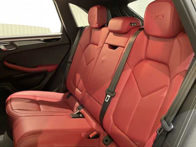 ポルシェ マカン GTS 新潟県 2017(平29)年 2.9万km キャララホワイトメタリック オプション/スポーツクロノパッケージ /ＢＯＳＥサラウンドサウンドシステム /ポルシェエントリー＆ドライブシステム/レーンキーピングアシスト/赤革シート/シートヒーター/ベンチレーション/ＧＴＳ専用装備/スポーツデザインＰＫＧ/・ ＲＳスパイダー２０インチＡＷ（サテンブラック）/・ スポーツエグゾーストシステム/・ スポーツテールパイプ(ブラック)/・ ポルシェ・アクティブサスペンション・マネージメントシステム（ＰＡＳＭ）/・ ＧＴＳスポーツシート/・ スポーツシャシー/・ ８ｗａｙスポーツシート/・ サイドブレード（マットブラック）/・ ポルシェ・ダイナミック・ライトシステム（ＰＤＬＳ）/・ バイキセノンヘッドライト（ブラック仕上げ）/・ ティンテッドＬＥＤテールライト/・ リアＧＴＳブラックロゴ/・ ヘッドレストＧＴＳロゴ刺繍/標準装備/・アダプティブクルーズコントロール/・パワーテールゲート/・ナビゲーションシステム/・ ＡｐｐｌｅＣａｒＰｌａｙ/・ ＰｏｒｓｃｈｅＣｏｎｎｅｃｔ/・ＥＴＣ
