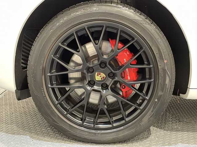 ポルシェ マカン GTS 新潟県 2017(平29)年 2.9万km キャララホワイトメタリック オプション/スポーツクロノパッケージ /ＢＯＳＥサラウンドサウンドシステム /ポルシェエントリー＆ドライブシステム/レーンキーピングアシスト/赤革シート/シートヒーター/ベンチレーション/ＧＴＳ専用装備/スポーツデザインＰＫＧ/・ ＲＳスパイダー２０インチＡＷ（サテンブラック）/・ スポーツエグゾーストシステム/・ スポーツテールパイプ(ブラック)/・ ポルシェ・アクティブサスペンション・マネージメントシステム（ＰＡＳＭ）/・ ＧＴＳスポーツシート/・ スポーツシャシー/・ ８ｗａｙスポーツシート/・ サイドブレード（マットブラック）/・ ポルシェ・ダイナミック・ライトシステム（ＰＤＬＳ）/・ バイキセノンヘッドライト（ブラック仕上げ）/・ ティンテッドＬＥＤテールライト/・ リアＧＴＳブラックロゴ/・ ヘッドレストＧＴＳロゴ刺繍/標準装備/・アダプティブクルーズコントロール/・パワーテールゲート/・ナビゲーションシステム/・ ＡｐｐｌｅＣａｒＰｌａｙ/・ ＰｏｒｓｃｈｅＣｏｎｎｅｃｔ/・ＥＴＣ