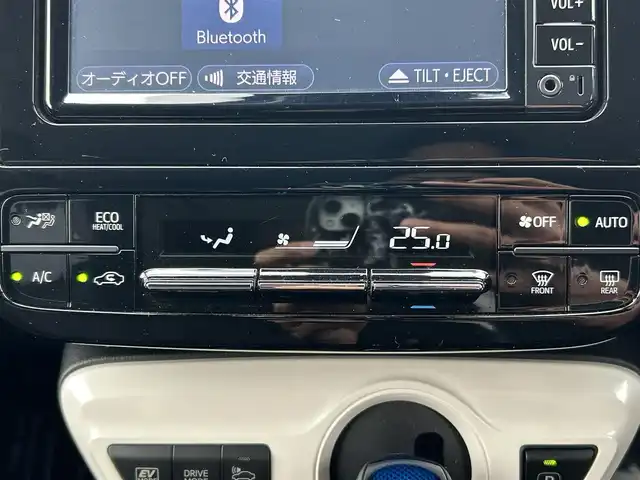 トヨタ プリウス Sセーフティプラス 福島県 2017(平29)年 1.2万km ホワイトパールクリスタルシャイン トヨタセーフティセンス/プリクラッシュセーフティ/レーダークルーズコントロール/レーンキープアシスト/パーキングアシスト/純正ナビゲーション/型番：NSCD-W66/【CD/SD/AUX/BT/TV】/バックカメラ/ビルトインETC/ヘッドアップディスプレイ/ステアリングリモコン/LEDオートライト/LEDフォグランプ/社外フロアマット/純正ドアバイザー
