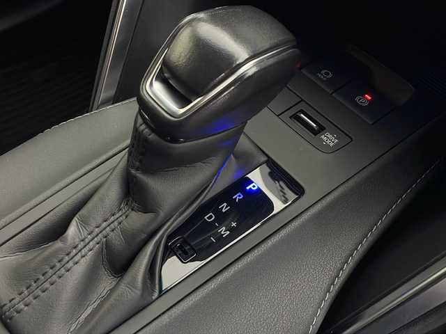 トヨタ ハリアー S 秋田県 2020(令2)年 5.2万km プレシャスブラックパール ４WD/純正メモリナビ(Bluetooth/フルセグ)/バックカメラ/ビルトインETC/100V充電/クルーズコントロール/前方ドライブレコーダー/純正AW/置くだけ充電/車線逸脱警報/前後コーナーセンサー/オートマチックハイビーム/リアデアイサー/寒冷地仕様/LEDヘッドライト/スマートキー