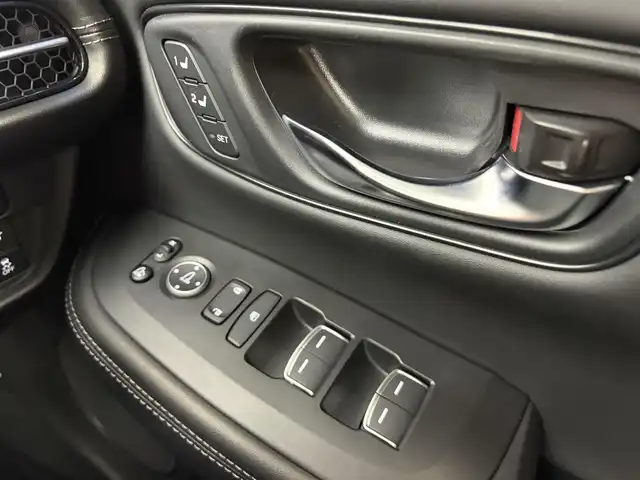 ホンダ ＺＲ－Ｖ ハイブリッド e:HEV Z 愛知県 2024(令6)年 3.8万km ワイン 純正9インチナビ/フルセグTV/CD/DVD/Bluetooth/USB/AppleCarPlay/マルチビューカメラシステム/アダプティブクルーズコントロール/ETC2.0/前後ドライブレコーダー/前席シートヒーター/ブラインドスポットインフォメーション/パワーバックドア/メモリ付パワーシート/ワイヤレス充電/ダウンヒルアシストコントロール/ハンドルヒーター/電動パーキングブレーキ/オートブレーキホールド/純正18インチアルミホイール/純正フロアマット/パドルシフト/スマートキー