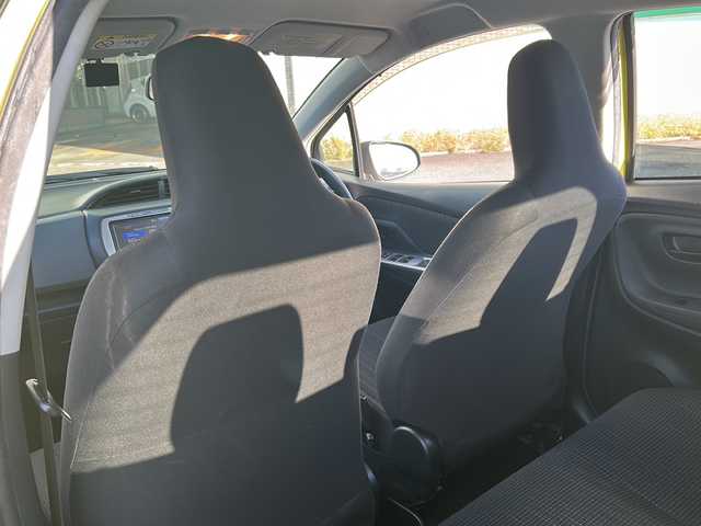 トヨタ ヴィッツ F 静岡県 2015(平27)年 2.9万km 黄 純正ナビ/（AM FM CD DVD SD ワンセグテレビ　Bluetooth AUX）/・ドラレコ/・ETC/・純正フロアマット/・純正ホイールキャップ/・ステアリングリモコン/・アイドリングストップ/・リモコンキー/・スペアキー×１/・ABS/・横滑り防止装置/・ハロゲンヘッドライト/・Wエアバッグ