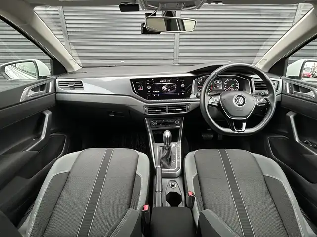 フォルクスワーゲン ポロ TSIハイライン 茨城県 2018(平30)年 3.5万km ピュアホワイト セ-フティパッケージ /ACC /DiscoverPro /12セグ /LED /後退時衝突軽減ブレーキ /リヤトラフィックアラート /ブラインドスポットディテクション /リアビュ-カメラ /パ-クディスタンス /CarPlay /BT/USB/DVD /ETC2.0 /パドルシフト /禁煙車