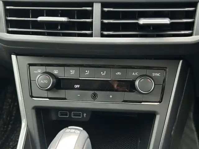 フォルクスワーゲン ポロ TSIハイライン 茨城県 2018(平30)年 3.5万km ピュアホワイト セ-フティパッケージ /ACC /DiscoverPro /12セグ /LED /後退時衝突軽減ブレーキ /リヤトラフィックアラート /ブラインドスポットディテクション /リアビュ-カメラ /パ-クディスタンス /CarPlay /BT/USB/DVD /ETC2.0 /パドルシフト /禁煙車