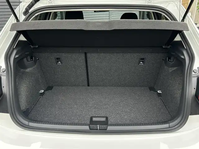 フォルクスワーゲン ポロ TSIハイライン 茨城県 2018(平30)年 3.5万km ピュアホワイト セ-フティパッケージ /ACC /DiscoverPro /12セグ /LED /後退時衝突軽減ブレーキ /リヤトラフィックアラート /ブラインドスポットディテクション /リアビュ-カメラ /パ-クディスタンス /CarPlay /BT/USB/DVD /ETC2.0 /パドルシフト /禁煙車