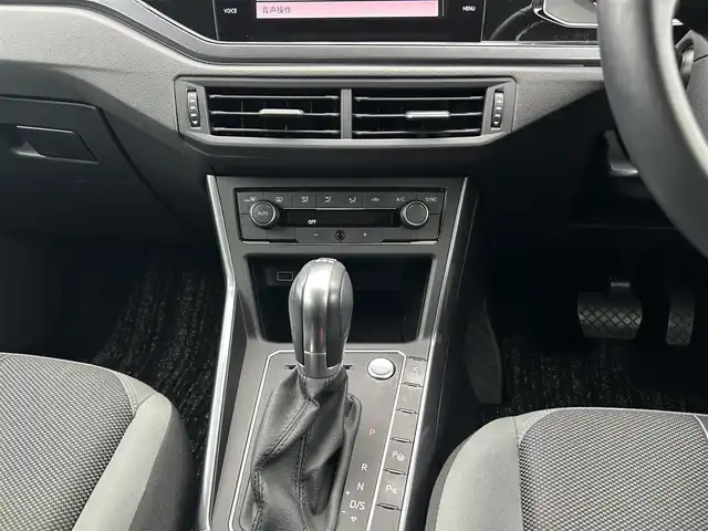 フォルクスワーゲン ポロ TSIハイライン 茨城県 2018(平30)年 3.5万km ピュアホワイト セ-フティパッケージ /ACC /DiscoverPro /12セグ /LED /後退時衝突軽減ブレーキ /リヤトラフィックアラート /ブラインドスポットディテクション /リアビュ-カメラ /パ-クディスタンス /CarPlay /BT/USB/DVD /ETC2.0 /パドルシフト /禁煙車