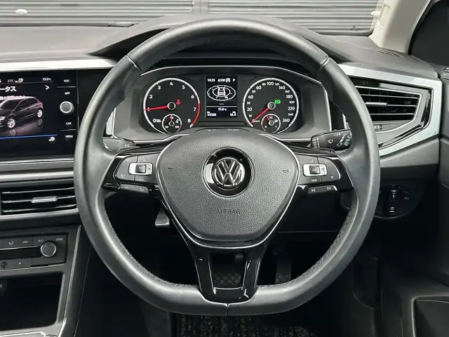 フォルクスワーゲン ポロ TSIハイライン 茨城県 2018(平30)年 3.5万km ピュアホワイト セ-フティパッケージ /ACC /DiscoverPro /12セグ /LED /後退時衝突軽減ブレーキ /リヤトラフィックアラート /ブラインドスポットディテクション /リアビュ-カメラ /パ-クディスタンス /CarPlay /BT/USB/DVD /ETC2.0 /パドルシフト /禁煙車