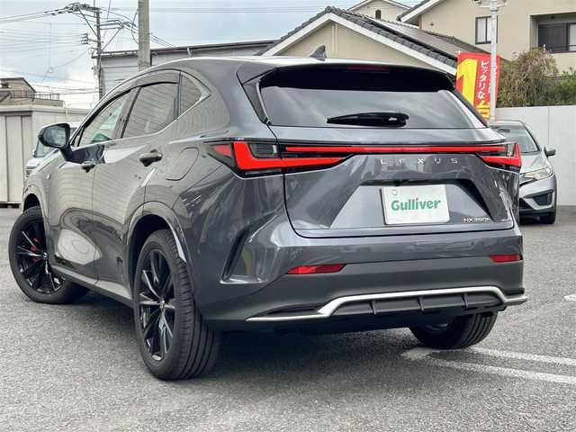 レクサス ＮＸ 350h Fスポーツ 大分県 2025(令7)年 0.5万km ソニッククロム ・ワンオーナー/・Lexus　Teammate/  Advanced Park(リモート機能付き）/　パーキングサポートブレーキ/・ LexuSafetySystem+/　プリクラッシュセーフティ/　緊急時操舵支援/　フロントクロストラフィックアラート/　レーンチェンジアシスト/　アダプティブハイビームシステム/・純正マルチナビ/　Apple CarPlay/　Android Auto/　Miracast/　フルセグテレビ/　Bluetooth/　ラジオ/・プッシュエンジンスタート/・ETC2.0/・パノラミックビューモニター/・ヒートシーター　D席/N席/・メモリーシート　D席/・ステアリングヒーター/・ブラインドスポットモニター/・ドライブレコーダー前後/・ステアリングスイッチ/・ドライブモードセレクトスイッチ/・パワーシート　D席/N席/・パワーバックドア/・USB端子/・充電用タイプC端子/・横滑り防止システム/・チルトステアリング/・ウィンカーミラー/・純性LEDランプ/・革巻きステアリング/・プライバシーガラス/・純正フロアマット/・純正20インチアルミホイル/・1500Wコンセント/・ドアバイザー/・トノカバー/・保証書/・スマートキー２本/・カードキー１枚