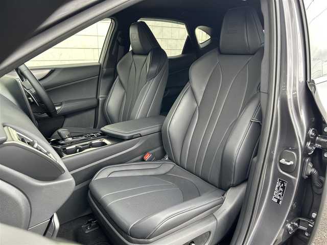 レクサス ＮＸ 350h Fスポーツ 大分県 2025(令7)年 0.5万km ソニッククロム ワンオーナー/禁煙車（前オーナー様申告）/オレンジブレーキキャリパー【MOP】/前後ドライブレコーダー【MOP】/全席シートヒーター【MOP】/Lexus　Team　mate/ ・Advanced Park(リモート機能付き）/・パーキングサポートブレーキ/ LexuSafetySystem+/・プリクラッシュセーフティ/・フロントクロストラフィックアラート/・レーンチェンジアシスト/・アダプティブハイビームシステム/14インチディスプレイオーディオ/（コネクティッドナビ対応）Plus/・Apple CarPlay/・Android Auto/・Miracast/・フルセグTV/・Bluetooth/・ラジオ/HUD/D席メモリーシート/ビルドインETC2.0/パノラミックビューモニター/ステアリングヒーター/ブラインドスポットモニター/DN席パワーシート/DN席ベンチレーション機能/パワーバックドア/充電用USB：typeC/チルトステアリング/ウィンカーミラー/純性LEDランプ/革巻きステアリング/プライバシーガラス/純正フロアマット/純正20インチAW（ブラック塗装）/1500Wコンセント/純正トノカバー/保証書/スマートキー2本/カードキー1枚【DOP】