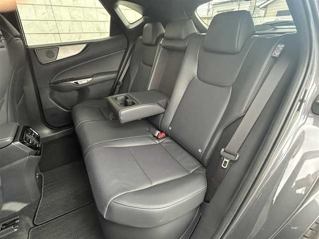 レクサス ＮＸ 350h Fスポーツ 大分県 2025(令7)年 0.5万km ソニッククロム ワンオーナー/禁煙車（前オーナー様申告）/オレンジブレーキキャリパー【MOP】/前後ドライブレコーダー【MOP】/全席シートヒーター【MOP】/Lexus　Team　mate/ ・Advanced Park(リモート機能付き）/・パーキングサポートブレーキ/ LexuSafetySystem+/・プリクラッシュセーフティ/・フロントクロストラフィックアラート/・レーンチェンジアシスト/・アダプティブハイビームシステム/14インチディスプレイオーディオ/（コネクティッドナビ対応）Plus/・Apple CarPlay/・Android Auto/・Miracast/・フルセグTV/・Bluetooth/・ラジオ/HUD/D席メモリーシート/ビルドインETC2.0/パノラミックビューモニター/ステアリングヒーター/ブラインドスポットモニター/DN席パワーシート/DN席ベンチレーション機能/パワーバックドア/充電用USB：typeC/チルトステアリング/ウィンカーミラー/純性LEDランプ/革巻きステアリング/プライバシーガラス/純正フロアマット/純正20インチAW（ブラック塗装）/1500Wコンセント/純正トノカバー/保証書/スマートキー2本/カードキー1枚【DOP】