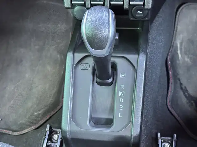 スズキ ジムニー XC 宮城県 2020(令2)年 4.6万km シフォンアイボリーメタリックブラック2トーンルーフ セーフティサポート/・デュアルセンサーブレーキサポート/・誤発進抑制機能/・ふらつき警報機能/・先行車発進お知らせ機能/・標識認識機能/・ハイビームアシスト/純正ディスプレイオーディオ（PVH-9300DVSZS）/・CD/DVD/・Bluetooth/ビルトインETC/シートヒーター/革巻きステアリング/ステアリングスイッチ/LEDヘッドランプ/フォグランプ/オートライト/スマートキー＆プッシュスタート/電動格納ミラー/RAYS16インチアルミホイール/純正ドアバイザー/フロアマット/W/サイド/カーテンエアバッグ