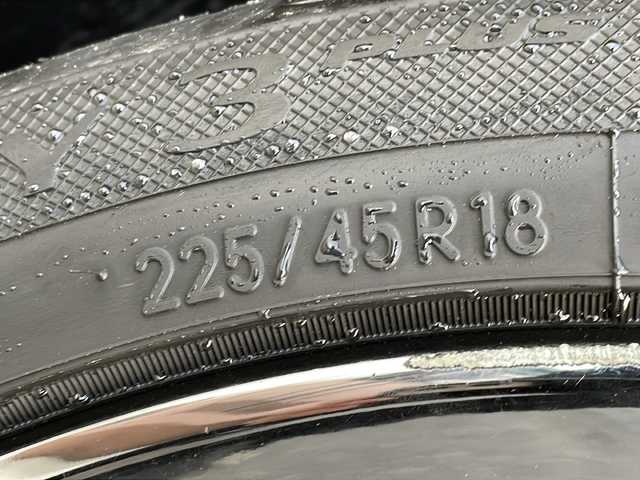 トヨタ クラウン ハイブリッド RS Four 青森県 2018(平30)年 11.1万km ブラック 4WD/純正SDナビ・フルセグTV/CD・DVD・Bluetooth・SD・USB/バックカメラ/前席パワーシート・シートヒーター/ステアリングヒーター/セーフティセンス/プリクラッシュセーフティ/レーダークルーズコントロール/レーントレーシングアシスト/アダプティブハイビーム/クリアランスソナー/パドルシフト/AC100V1500W/純正ビルトインETC/前後ドライブレコーダー/3眼LEDヘッドランプ/フォグランプ/純正18インチアルミ