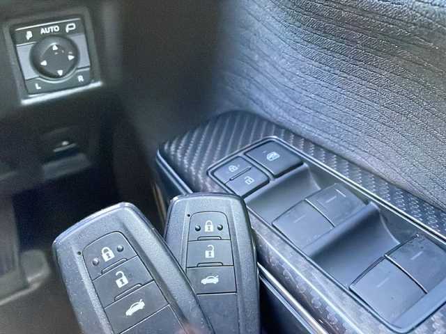 トヨタ クラウン ハイブリッド RS Four 青森県 2018(平30)年 11.1万km ブラック 4WD/純正SDナビ・フルセグTV/CD・DVD・Bluetooth・SD・USB/バックカメラ/前席パワーシート・シートヒーター/ステアリングヒーター/セーフティセンス/プリクラッシュセーフティ/レーダークルーズコントロール/レーントレーシングアシスト/アダプティブハイビーム/クリアランスソナー/パドルシフト/AC100V1500W/純正ビルトインETC/前後ドライブレコーダー/3眼LEDヘッドランプ/フォグランプ/純正18インチアルミ