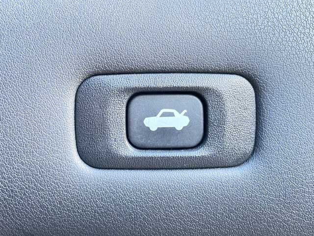 トヨタ クラウン ハイブリッド RS Four 青森県 2018(平30)年 11.1万km ブラック 4WD/純正SDナビ・フルセグTV/CD・DVD・Bluetooth・SD・USB/バックカメラ/前席パワーシート・シートヒーター/ステアリングヒーター/セーフティセンス/プリクラッシュセーフティ/レーダークルーズコントロール/レーントレーシングアシスト/アダプティブハイビーム/クリアランスソナー/パドルシフト/AC100V1500W/純正ビルトインETC/前後ドライブレコーダー/3眼LEDヘッドランプ/フォグランプ/純正18インチアルミ