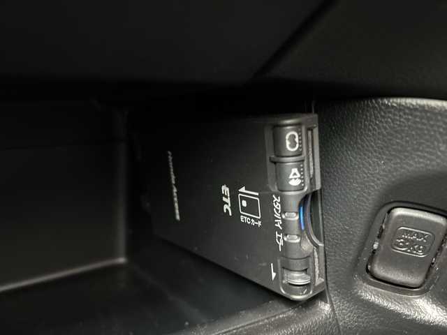 ホンダ Ｎ ＯＮＥ プレミアム ツアラー Lパッケージ 栃木県 2013(平25)年 6.4万km プレミアムブルームーンパール スマートフォン連携ディスプレイオーディオ/CD/USB/HDMI(R)/AM/FMチューナー/バックカメラ/横滑り防止装置/盗難防止装置/クルーズコントロール/本革巻ステアリング/パドルシフト/オートライト/ディスチャージヘッドライト〈HID〉/フォグランプ/ウィンカーミラー/Premium専用フロントバンパー/純正15インチアルミホイール/純正フロアマット/前席用i-サイドエアバッグシステム/サイドカーテンエアバッグシステム/取扱説明書/保証書