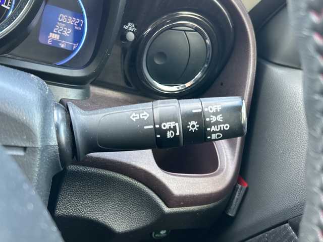 ホンダ Ｎ ＯＮＥ プレミアム ツアラー Lパッケージ 栃木県 2013(平25)年 6.4万km プレミアムブルームーンパール スマートフォン連携ディスプレイオーディオ/CD/USB/HDMI(R)/AM/FMチューナー/バックカメラ/横滑り防止装置/盗難防止装置/クルーズコントロール/本革巻ステアリング/パドルシフト/オートライト/ディスチャージヘッドライト〈HID〉/フォグランプ/ウィンカーミラー/Premium専用フロントバンパー/純正15インチアルミホイール/純正フロアマット/前席用i-サイドエアバッグシステム/サイドカーテンエアバッグシステム/取扱説明書/保証書