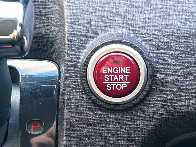 ホンダ Ｎ ＯＮＥ プレミアム ツアラー Lパッケージ 栃木県 2013(平25)年 6.4万km プレミアムブルームーンパール スマートフォン連携ディスプレイオーディオ/CD/USB/HDMI(R)/AM/FMチューナー/バックカメラ/横滑り防止装置/盗難防止装置/クルーズコントロール/本革巻ステアリング/パドルシフト/オートライト/ディスチャージヘッドライト〈HID〉/フォグランプ/ウィンカーミラー/Premium専用フロントバンパー/純正15インチアルミホイール/純正フロアマット/前席用i-サイドエアバッグシステム/サイドカーテンエアバッグシステム/取扱説明書/保証書