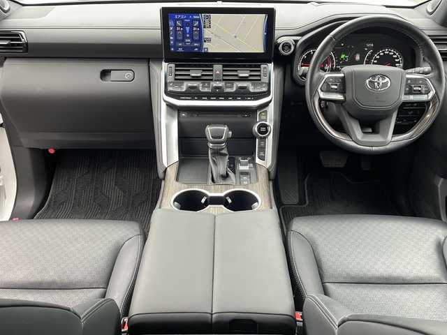 トヨタ ランドクルーザー ZX 道東・釧路十勝 2022(令4)年 6.1万km プレシャスホワイトパール ・4WD/・寒冷地仕様/・ワンオーナー/・純正ナビ&CD&BT&SD&USB&TV/・JBLプレミアムサウンド/・サンルーフ/・パワーバックドア/・アラウンドビューモニター/・バックカメラ/・トヨタセーフティセンス/・レーダークルーズコントロール/・プリクラッシュセーフティ/・ブラインドスポットモニター/・クリアランスソナー/・横滑り防止装置/・全席シートヒーター/・全席ベンチレーションシート/・前席パワーシート/・D席メモリシート/・レザーシート/・ステアリングヒーター/・ステアリングスイッチ/・社外前後ドライブレコーダー/・ビルトインETC2.0/・純正フロアマット/・電動格納ミラー/・LEDヘッドライト/・オートライト/・オートマチックハイビーム/・スマートキー/・純正エンジンスターター/・保証書/・取扱説明書/・社外AW夏タイヤ積込