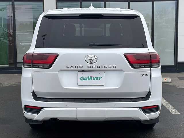 トヨタ ランドクルーザー ZX 道東・釧路十勝 2022(令4)年 6.1万km プレシャスホワイトパール ・4WD/・寒冷地仕様/・ワンオーナー/・純正ナビ&CD&BT&SD&USB&TV/・JBLプレミアムサウンド/・サンルーフ/・パワーバックドア/・アラウンドビューモニター/・バックカメラ/・トヨタセーフティセンス/・レーダークルーズコントロール/・プリクラッシュセーフティ/・ブラインドスポットモニター/・クリアランスソナー/・横滑り防止装置/・全席シートヒーター/・全席ベンチレーションシート/・前席パワーシート/・D席メモリシート/・レザーシート/・ステアリングヒーター/・ステアリングスイッチ/・社外前後ドライブレコーダー/・ビルトインETC2.0/・純正フロアマット/・電動格納ミラー/・LEDヘッドライト/・オートライト/・オートマチックハイビーム/・スマートキー/・純正エンジンスターター/・保証書/・取扱説明書/・社外AW夏タイヤ積込