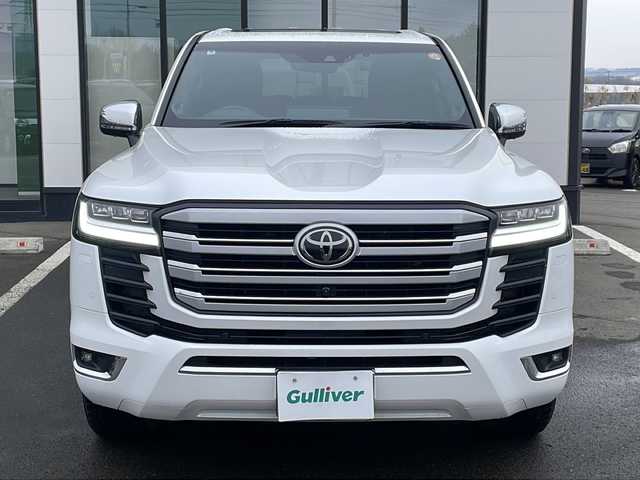 トヨタ ランドクルーザー ZX 道東・釧路十勝 2022(令4)年 6.1万km プレシャスホワイトパール ・4WD/・寒冷地仕様/・ワンオーナー/・純正ナビ&CD&BT&SD&USB&TV/・JBLプレミアムサウンド/・サンルーフ/・パワーバックドア/・アラウンドビューモニター/・バックカメラ/・トヨタセーフティセンス/・レーダークルーズコントロール/・プリクラッシュセーフティ/・ブラインドスポットモニター/・クリアランスソナー/・横滑り防止装置/・全席シートヒーター/・全席ベンチレーションシート/・前席パワーシート/・D席メモリシート/・レザーシート/・ステアリングヒーター/・ステアリングスイッチ/・社外前後ドライブレコーダー/・ビルトインETC2.0/・純正フロアマット/・電動格納ミラー/・LEDヘッドライト/・オートライト/・オートマチックハイビーム/・スマートキー/・純正エンジンスターター/・保証書/・取扱説明書/・社外AW夏タイヤ積込