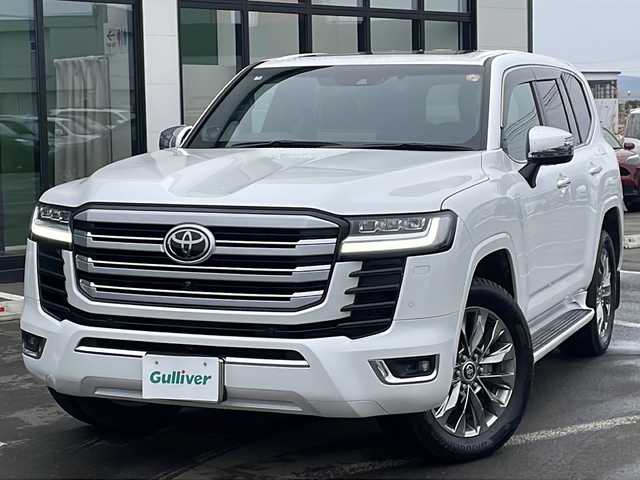 トヨタ ランドクルーザー ZX 道東・釧路十勝 2022(令4)年 6.1万km プレシャスホワイトパール ・4WD/・寒冷地仕様/・ワンオーナー/・純正ナビ&CD&BT&SD&USB&TV/・JBLプレミアムサウンド/・サンルーフ/・パワーバックドア/・アラウンドビューモニター/・バックカメラ/・トヨタセーフティセンス/・レーダークルーズコントロール/・プリクラッシュセーフティ/・ブラインドスポットモニター/・クリアランスソナー/・横滑り防止装置/・全席シートヒーター/・全席ベンチレーションシート/・前席パワーシート/・D席メモリシート/・レザーシート/・ステアリングヒーター/・ステアリングスイッチ/・社外前後ドライブレコーダー/・ビルトインETC2.0/・純正フロアマット/・電動格納ミラー/・LEDヘッドライト/・オートライト/・オートマチックハイビーム/・スマートキー/・純正エンジンスターター/・保証書/・取扱説明書/・社外AW夏タイヤ積込