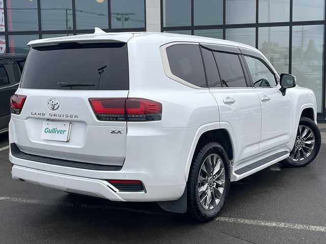 トヨタ ランドクルーザー ZX 道東・釧路十勝 2022(令4)年 6.1万km プレシャスホワイトパール ・4WD/・寒冷地仕様/・ワンオーナー/・純正ナビ&CD&BT&SD&USB&TV/・JBLプレミアムサウンド/・サンルーフ/・パワーバックドア/・アラウンドビューモニター/・バックカメラ/・トヨタセーフティセンス/・レーダークルーズコントロール/・プリクラッシュセーフティ/・ブラインドスポットモニター/・クリアランスソナー/・横滑り防止装置/・全席シートヒーター/・全席ベンチレーションシート/・前席パワーシート/・D席メモリシート/・レザーシート/・ステアリングヒーター/・ステアリングスイッチ/・社外前後ドライブレコーダー/・ビルトインETC2.0/・純正フロアマット/・電動格納ミラー/・LEDヘッドライト/・オートライト/・オートマチックハイビーム/・スマートキー/・純正エンジンスターター/・保証書/・取扱説明書/・社外AW夏タイヤ積込