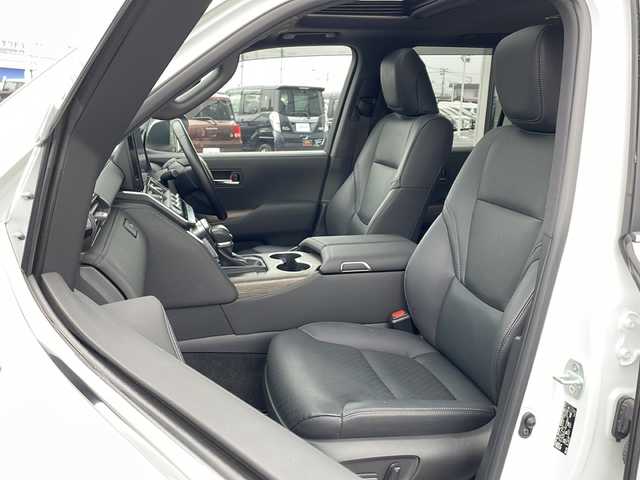 トヨタ ランドクルーザー ZX 道東・釧路十勝 2022(令4)年 6.1万km プレシャスホワイトパール ・4WD/・寒冷地仕様/・ワンオーナー/・純正ナビ&CD&BT&SD&USB&TV/・JBLプレミアムサウンド/・サンルーフ/・パワーバックドア/・アラウンドビューモニター/・バックカメラ/・トヨタセーフティセンス/・レーダークルーズコントロール/・プリクラッシュセーフティ/・ブラインドスポットモニター/・クリアランスソナー/・横滑り防止装置/・全席シートヒーター/・全席ベンチレーションシート/・前席パワーシート/・D席メモリシート/・レザーシート/・ステアリングヒーター/・ステアリングスイッチ/・社外前後ドライブレコーダー/・ビルトインETC2.0/・純正フロアマット/・電動格納ミラー/・LEDヘッドライト/・オートライト/・オートマチックハイビーム/・スマートキー/・純正エンジンスターター/・保証書/・取扱説明書/・社外AW夏タイヤ積込