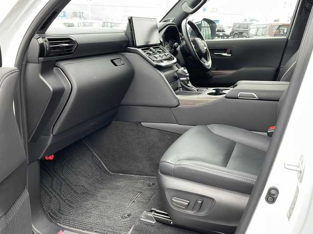 トヨタ ランドクルーザー ZX 道東・釧路十勝 2022(令4)年 6.1万km プレシャスホワイトパール ・4WD/・寒冷地仕様/・ワンオーナー/・純正ナビ&CD&BT&SD&USB&TV/・JBLプレミアムサウンド/・サンルーフ/・パワーバックドア/・アラウンドビューモニター/・バックカメラ/・トヨタセーフティセンス/・レーダークルーズコントロール/・プリクラッシュセーフティ/・ブラインドスポットモニター/・クリアランスソナー/・横滑り防止装置/・全席シートヒーター/・全席ベンチレーションシート/・前席パワーシート/・D席メモリシート/・レザーシート/・ステアリングヒーター/・ステアリングスイッチ/・社外前後ドライブレコーダー/・ビルトインETC2.0/・純正フロアマット/・電動格納ミラー/・LEDヘッドライト/・オートライト/・オートマチックハイビーム/・スマートキー/・純正エンジンスターター/・保証書/・取扱説明書/・社外AW夏タイヤ積込